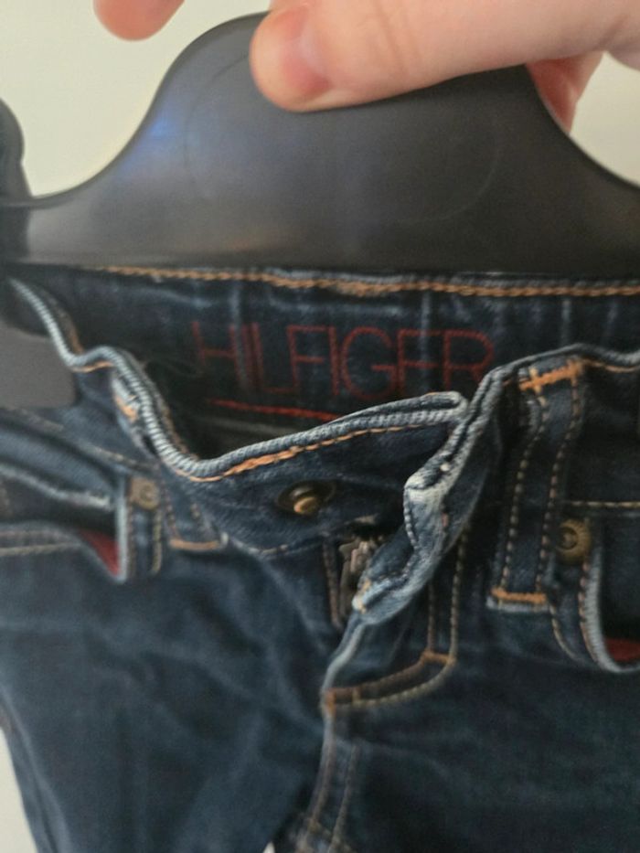 Ensemble Gilet et Jean / Gemo et Tommy Hilfiger 12 mois 👦 - photo numéro 9