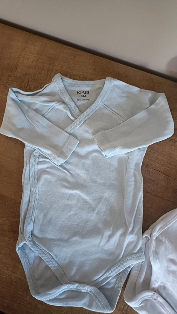 Lot 2 bodys blanc/bleu 3 mois - photo numéro 2