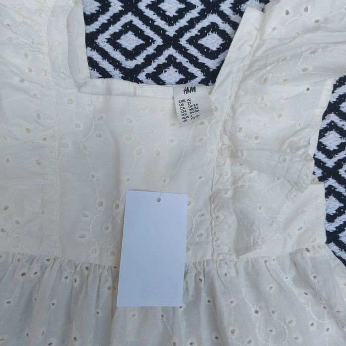 Adorable petite robe neuve t2ans - photo numéro 2