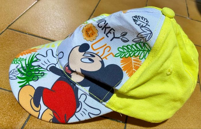 Casquette Mickey couleur jaune taille 50 bon état - photo numéro 2