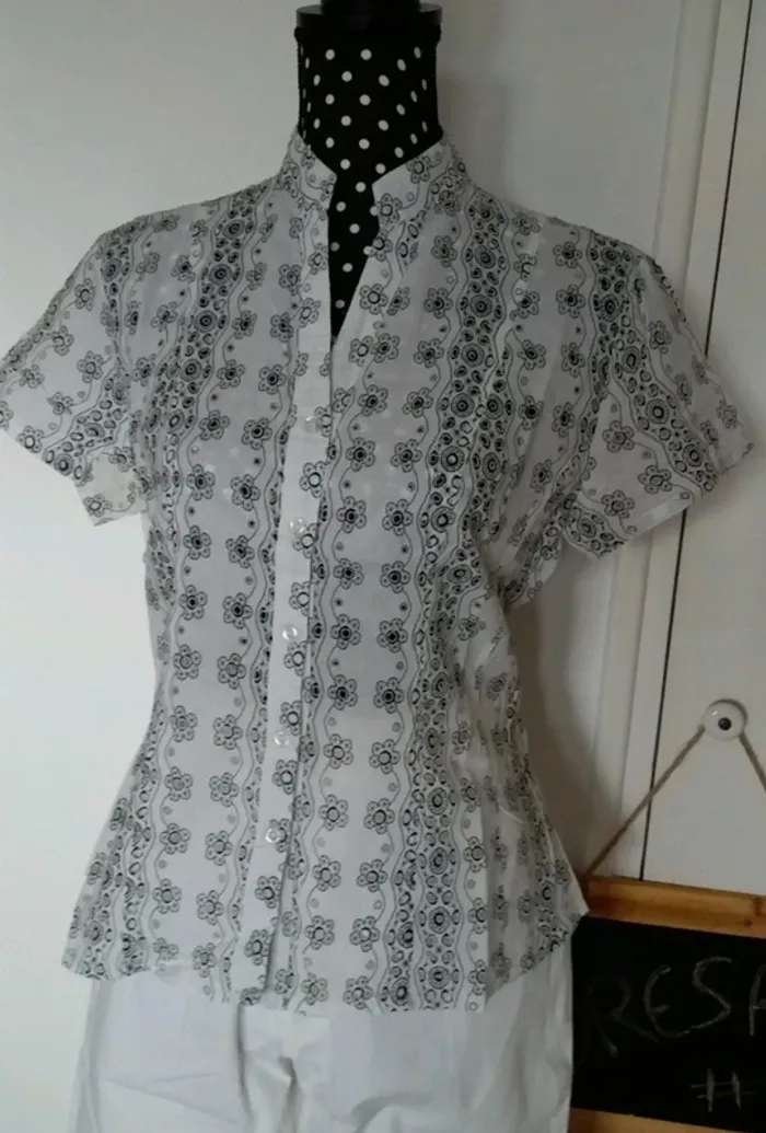 Chemise manches courtes, blanche et noire