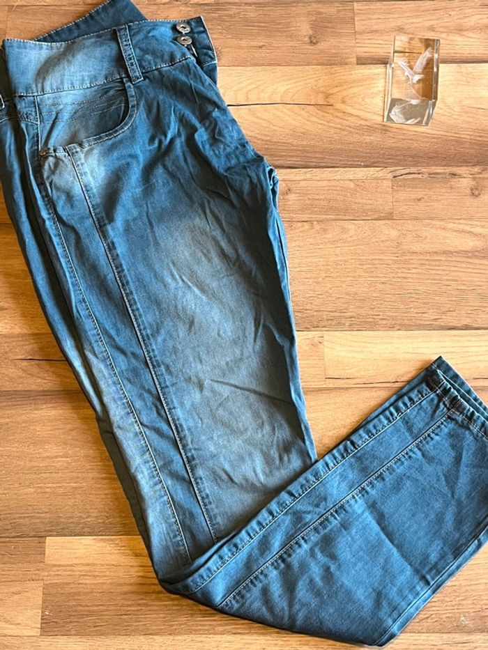 Je vend un jeans fin femme xL tres bon etat - photo numéro 4