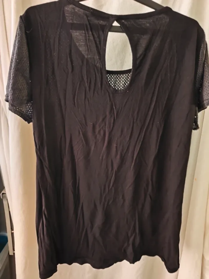 T-shirt noir taille : M - photo numéro 2