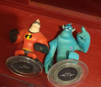 2 figurines disney pixar