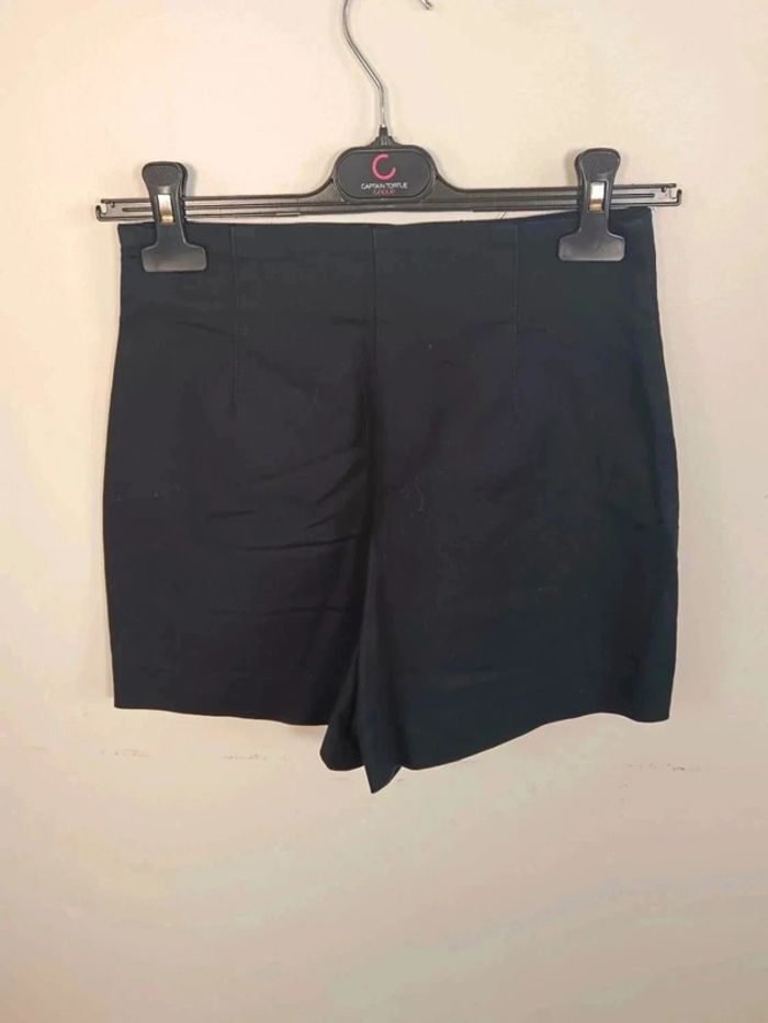 C27 short noir Zara XS - photo numéro 2