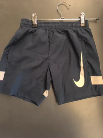 306545 short bleu garçon XS nike