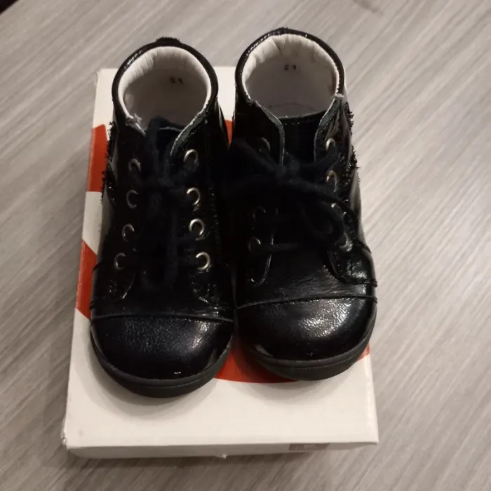 Jolies bottines vernies GBB - photo numéro 2