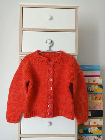 Gilet fait à la main orange corail 4/5 ans