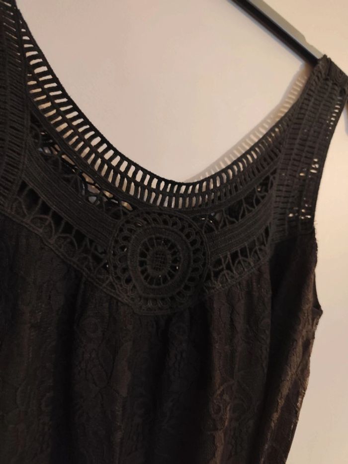 Robe noire dentelle - photo numéro 4
