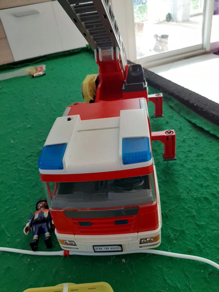 Camion de pompier playmobil - photo numéro 3