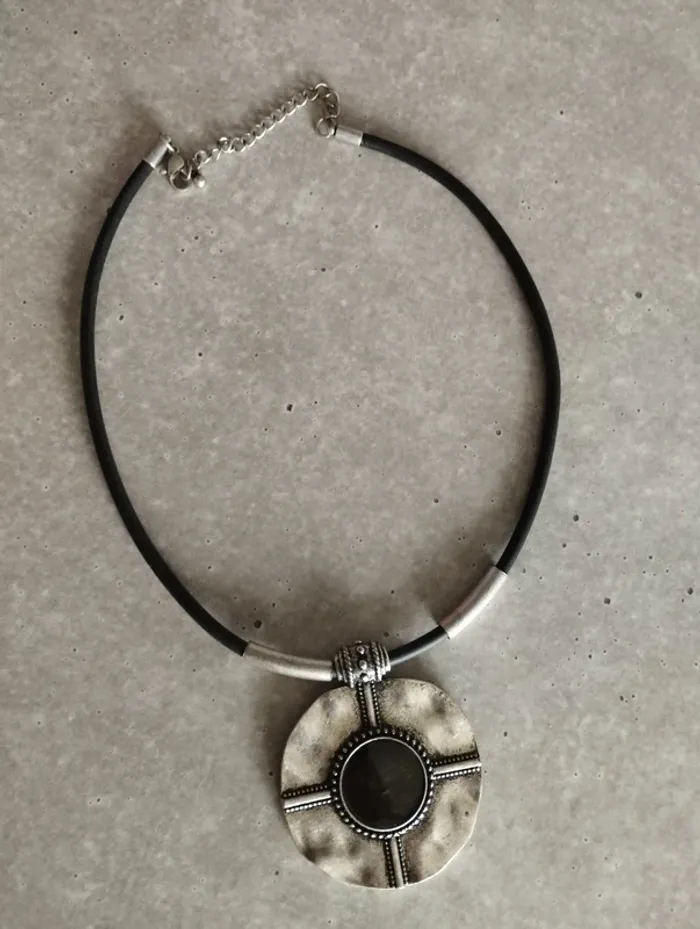 Collier ras de cou noir argent - photo numéro 3