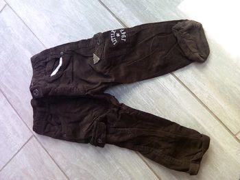 Marron en velours marque Gémo taille 18 mois