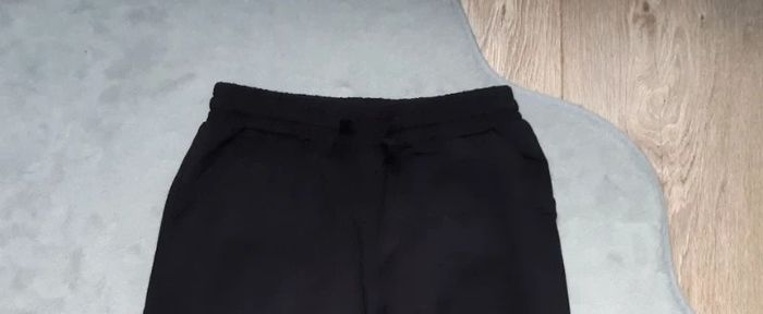 Short orchestra noir flamand rose "doré " 8 ans en parfait état - photo numéro 2