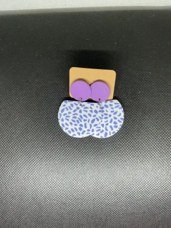 Boucle d’oreilles « lila » neuve