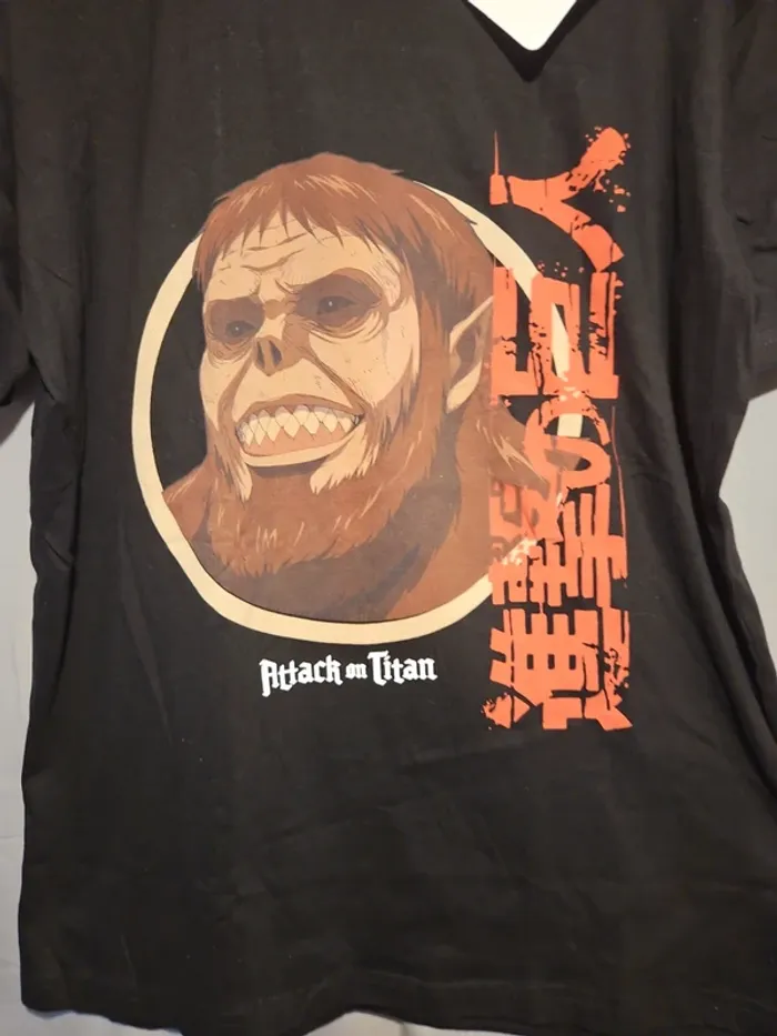 Tee shirt attaque des titans - photo numéro 2