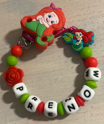 Attache tétine ariel