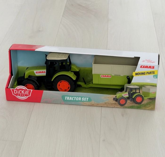 Tracteur avec remorque claas