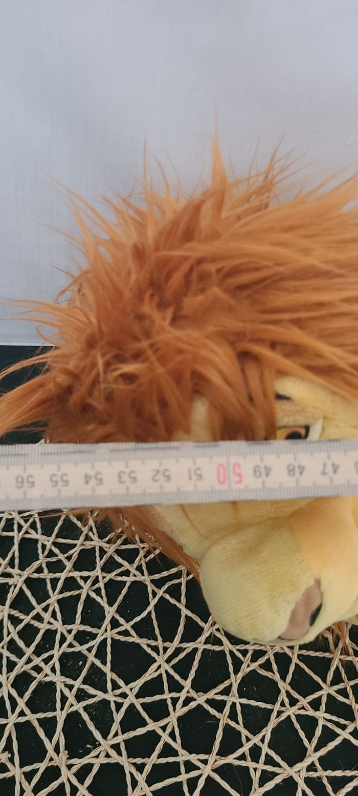 Peluche Mufasa Le Roi Lion Disney Parks 2020 Disneyland jaune couché - photo numéro 2