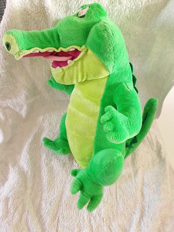Peluche crocodile Peter Pan qui fait le bruit d'horloge 35 cm  Disneyland Paris