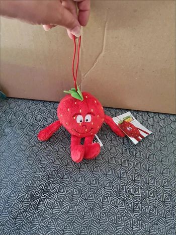 Peluche fraise goodness gang