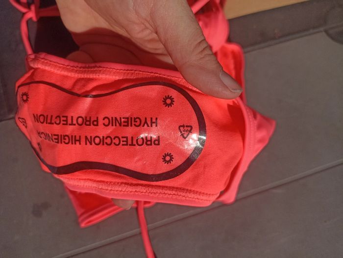 Maillot deux pièces rouge taille 42 - photo numéro 3