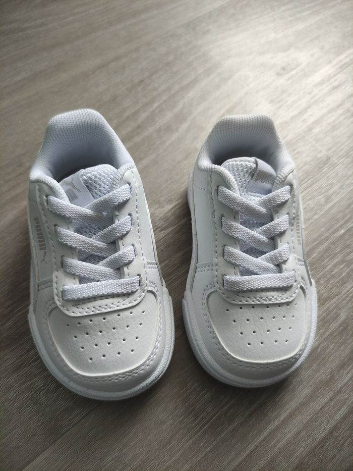 Très belle basket blanche bébé mixte puma taille 19 neuve