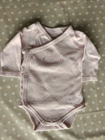 Bodie ouverture devant 1 mois 56cm in extenso