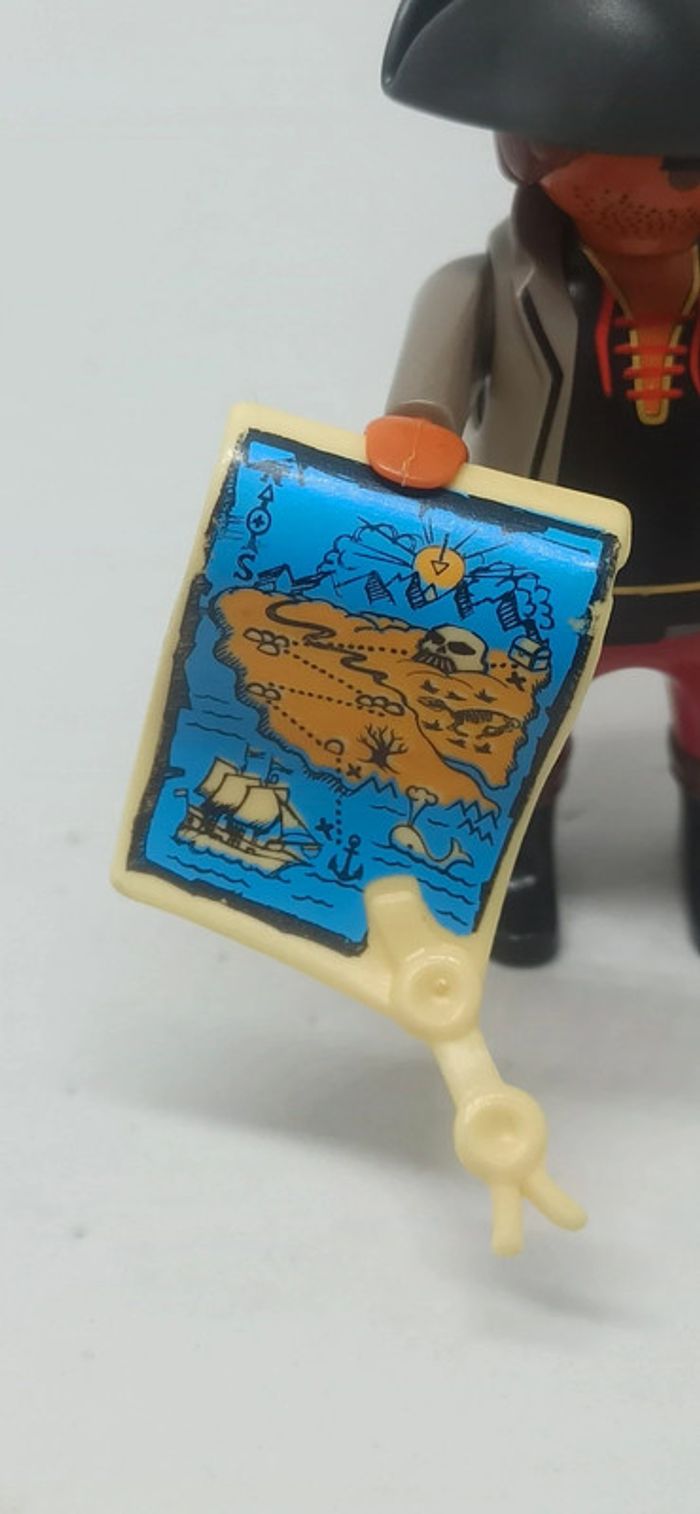 Homme pirate avec manteau long et carte playmobil - photo numéro 3