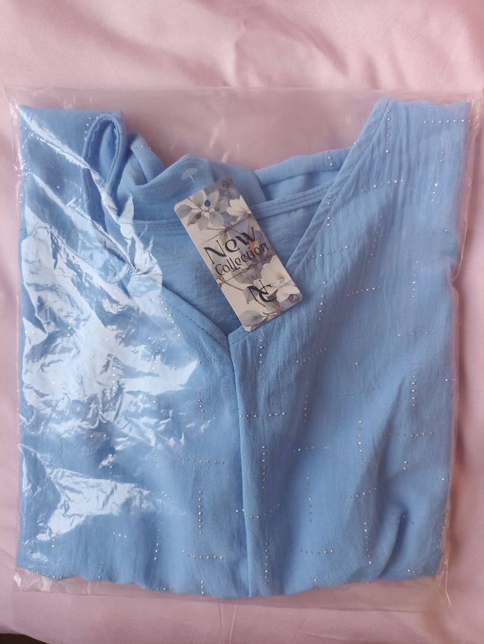 Blouse bleu ciel à strass - photo numéro 4