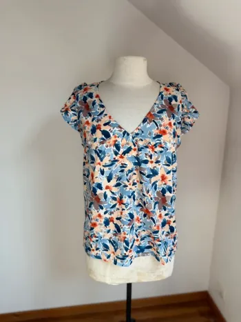 Superbe Blouse fleurie fluide neuve akoz 40 L
