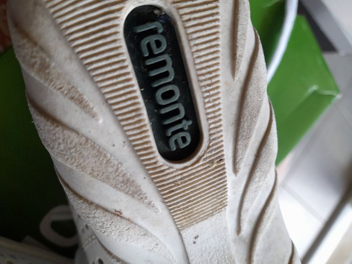 CHAUSSURES À LACETS  " REMONTE" TAILLE  39 - photo numéro 4