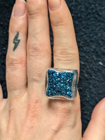 Bague en verre carrée style pylônes