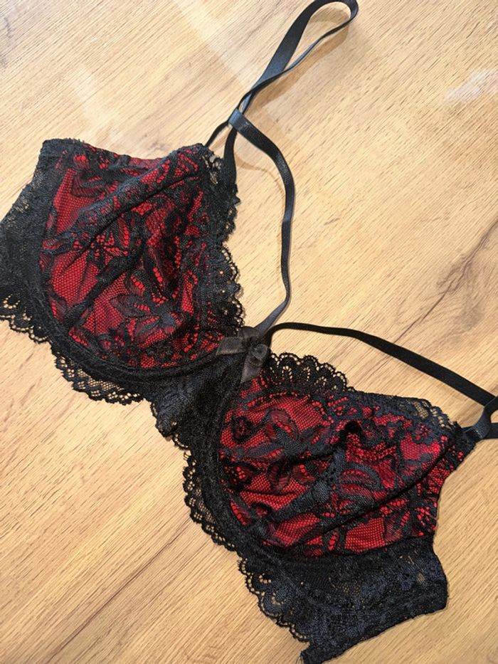 Soutien gorge rouge noir - photo numéro 2