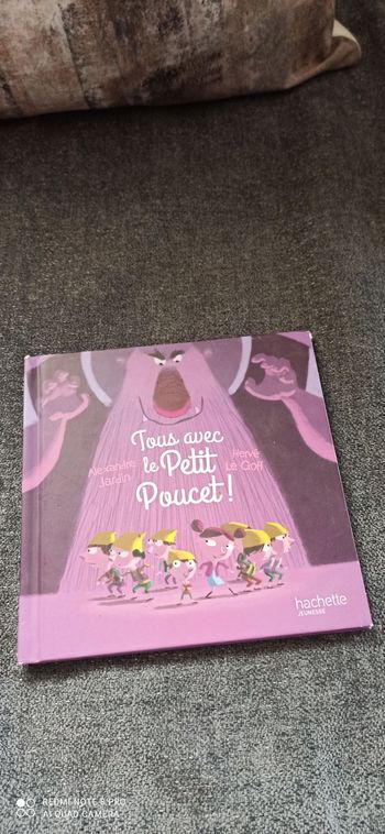 Livre tous avec le petit Poucet