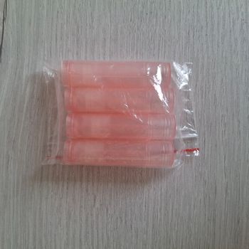 Lot de 4 tubes vides neufs rose transparent pour baume à lèvres – format stick
