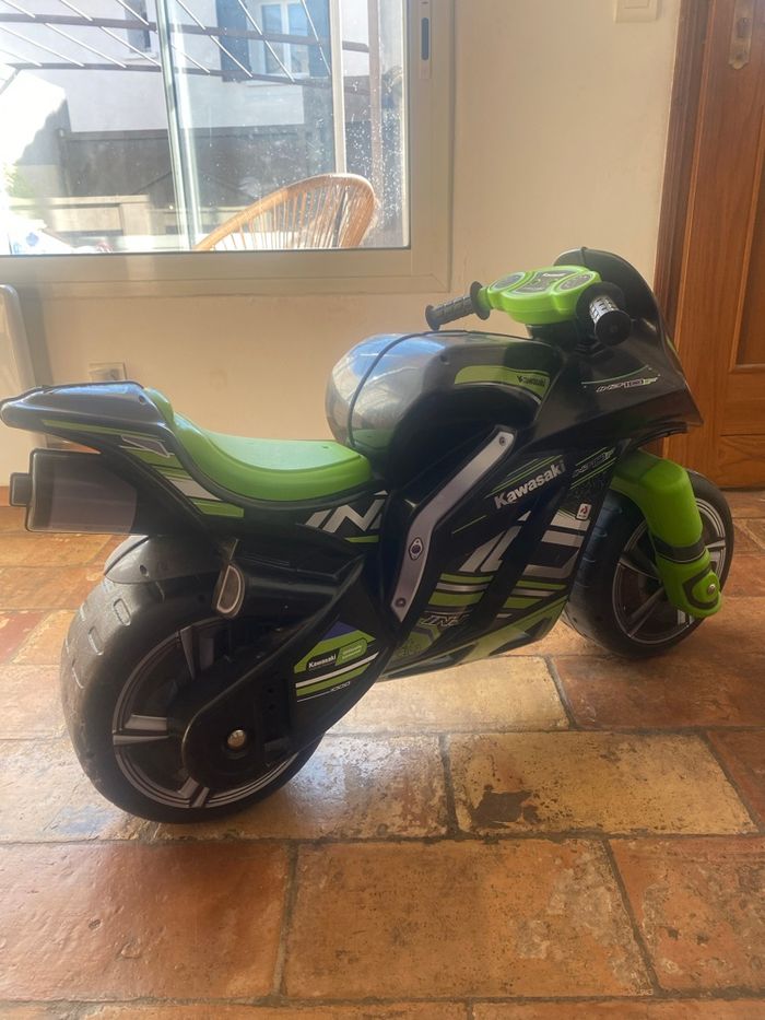 Moto - photo numéro 2