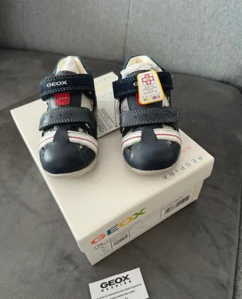 Sandales Geox, neuve, taille 18