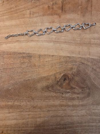 Bracelet cœurs entrelacés argenté avec strass