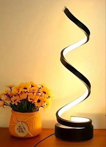 Lampe de table LED moderne, forme spirale