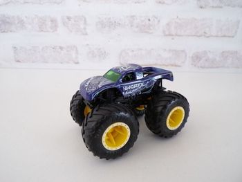 Monster trucks - Hot wheels - HWGRFX 22 (J12)