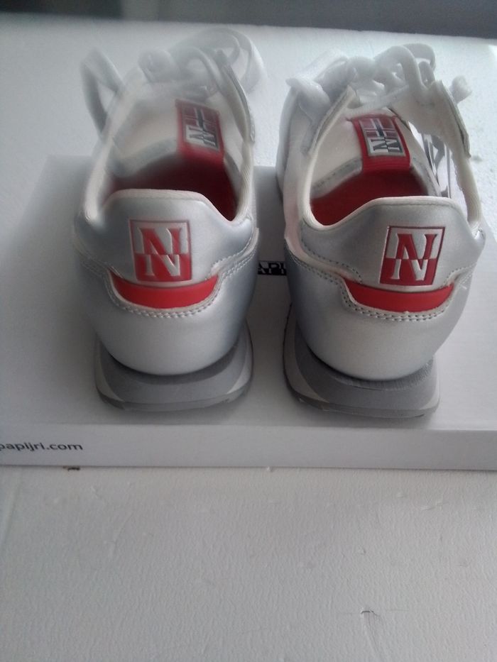 NAPAPIJRI  basket dames.  Neuves. EU 40. - photo numéro 2