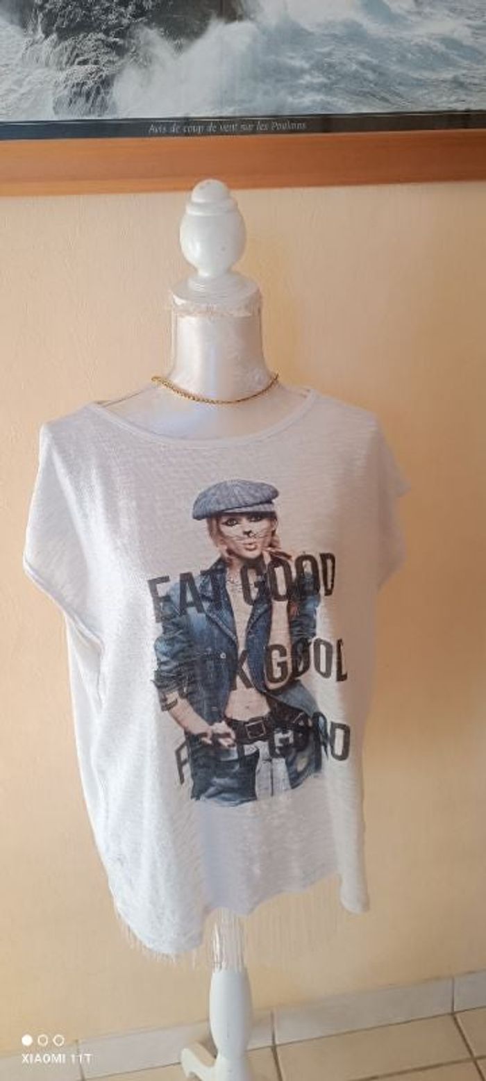 Tee shirt avec motif femme