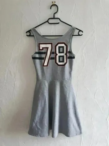 Jolie robe trapèze Taille 34 avec numéro 78