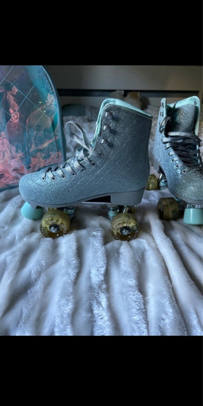 très beau patins à roulettes - photo numéro 5