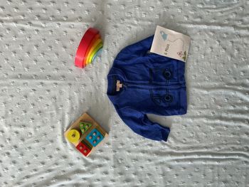gilet zippé bleu impression devant 6 mois du pareil au même