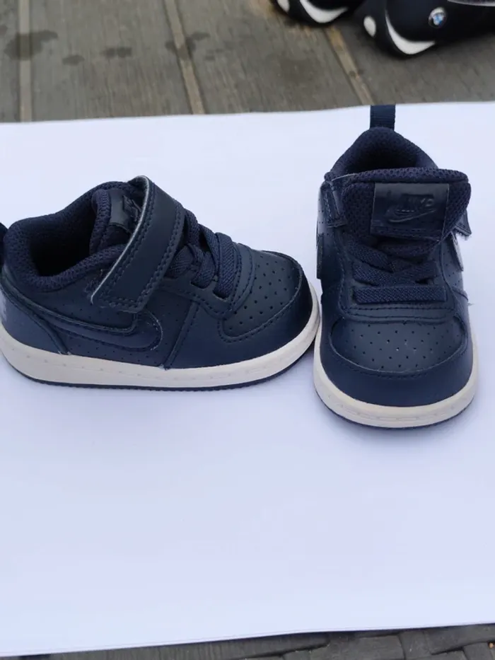 Basket Nike neuf T: 18,5 (9cm) - photo numéro 2
