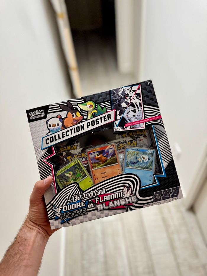 [NEUF] Coffret Poster Pokémon EV10.5 Flamme blanche/Foudre noire