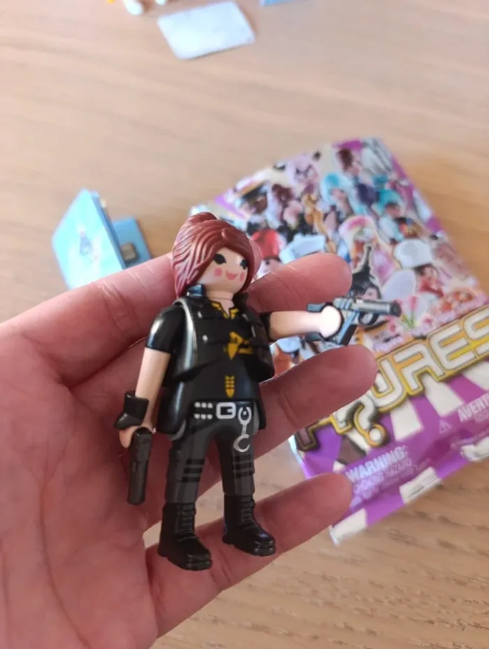 Playmobil personnage policière neuf - photo numéro 3