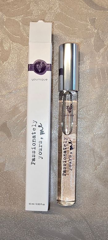 Eau de toilette roll-on Passionately yours, me Younique Neuf