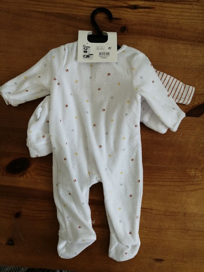 Ensemble pyjama + body +bonnet +gants - taille 1 mois - photo numéro 2